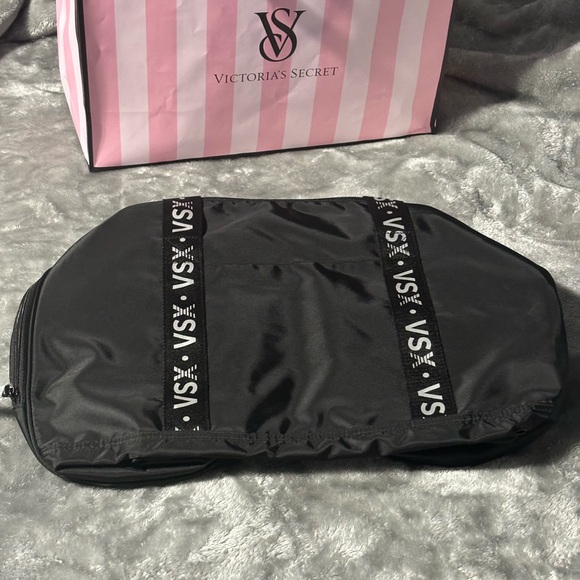 Victoria secret duffle bag - Picture 2 of 4